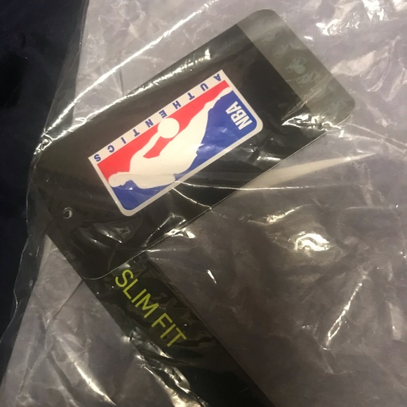 🎁🎄 🎁🎄🎁🎄 🎁🎄🎁🎄
🆕🛍Women’s Los Angeles Lakers Jacket - Picture 3 of 3